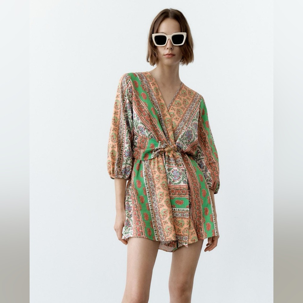 Zara Short Printed V-Neck Linen Blend Back Slit Jumper Floral‎ Vacation